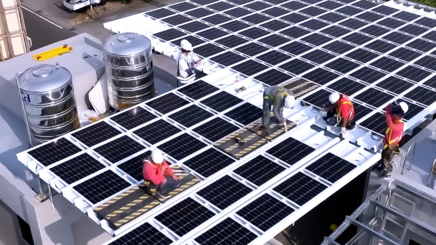 友達打造光電建築一體化整合建材，開發SunSteel光電整合型浪板，實現快速安裝、避免二次施工，讓屋頂光電躍升未來建物新標配。