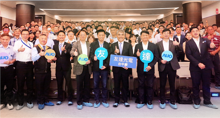友達以太陽能解決方案領航者，跨足建築領域，4日在台中廠區舉辦「光電建築一體化研討會」，邀請產業先驅共同推動綠化，打造新一代智慧綠建築。